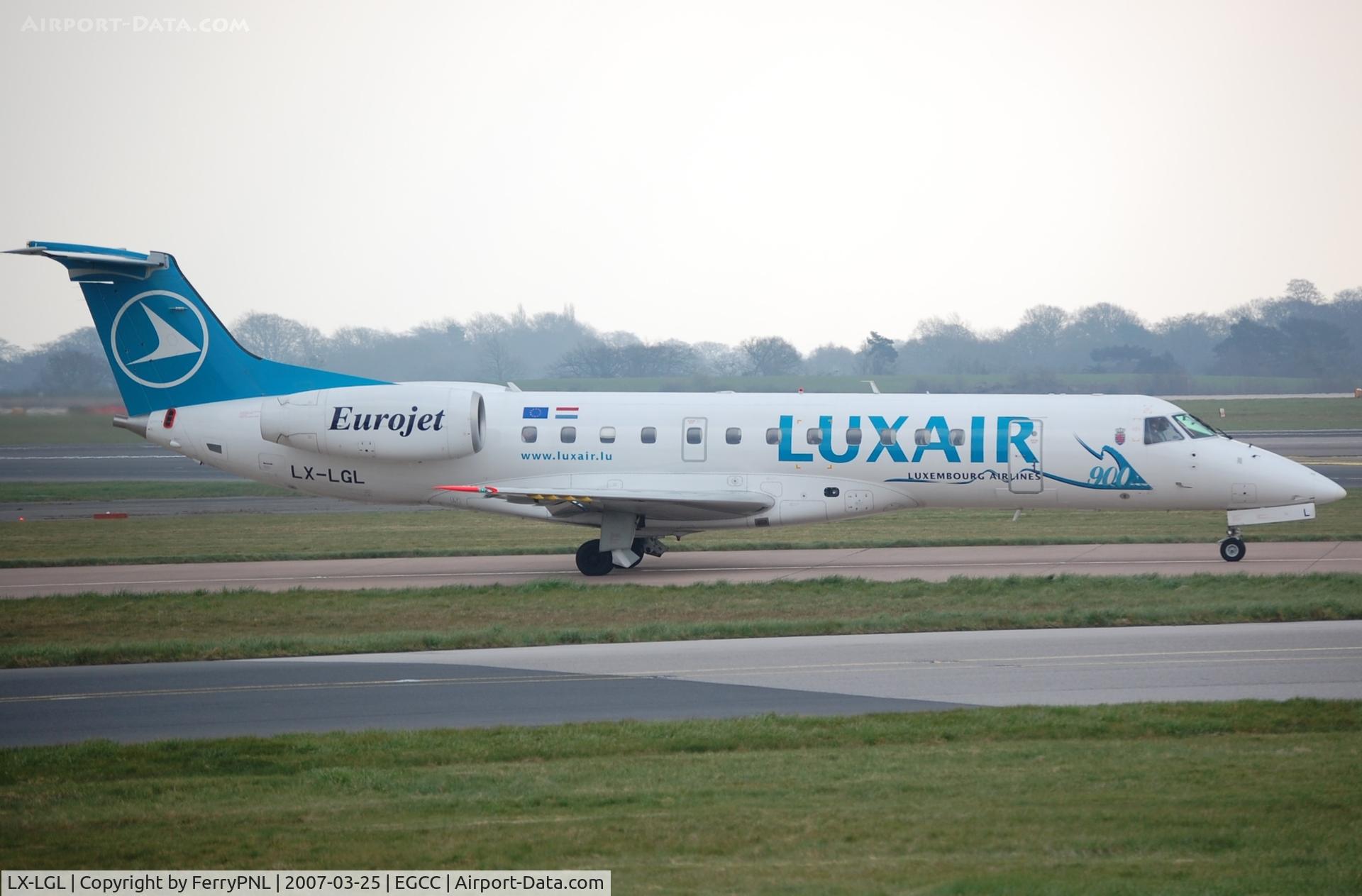LX-LGL, 2005 Embraer ERJ-135LR (EMB-135LR) C/N 14500893, Luxair ERJ135 taxying out