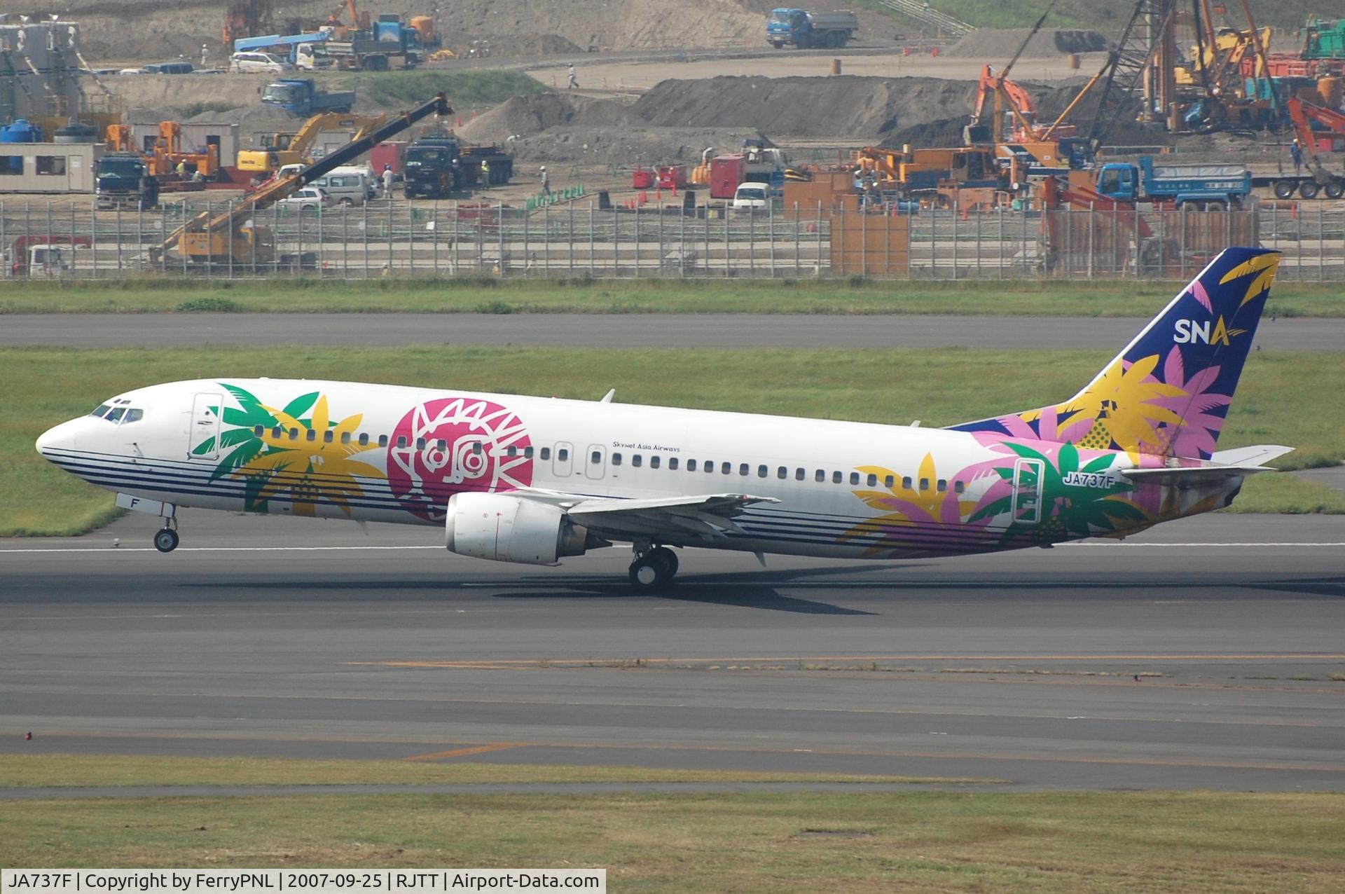 JA737F, 1996 Boeing 737-43Q C/N 28492, Skynet Asia Airways B734 taking off