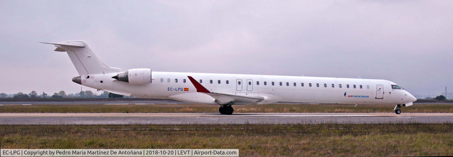 EC-LPG, 2011 Bombardier CRJ-1000ER NG (CL-600-2E25) C/N 19021, Foronda - Vitoria-Gasteiz - Euskadi - España