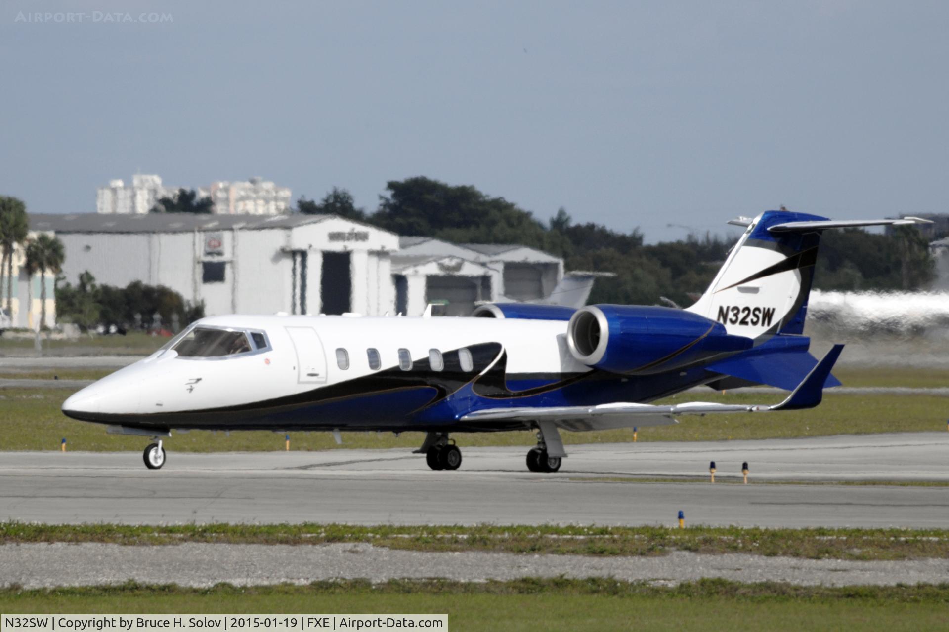 N32SW, 1994 Learjet 60 C/N 002, waiting for departure