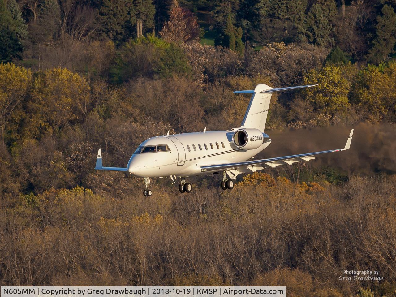 N605MM, 2009 Canadair CL-600-2B16 C/N 5769, Landing at MSP 30R over the Minnesota River Valled