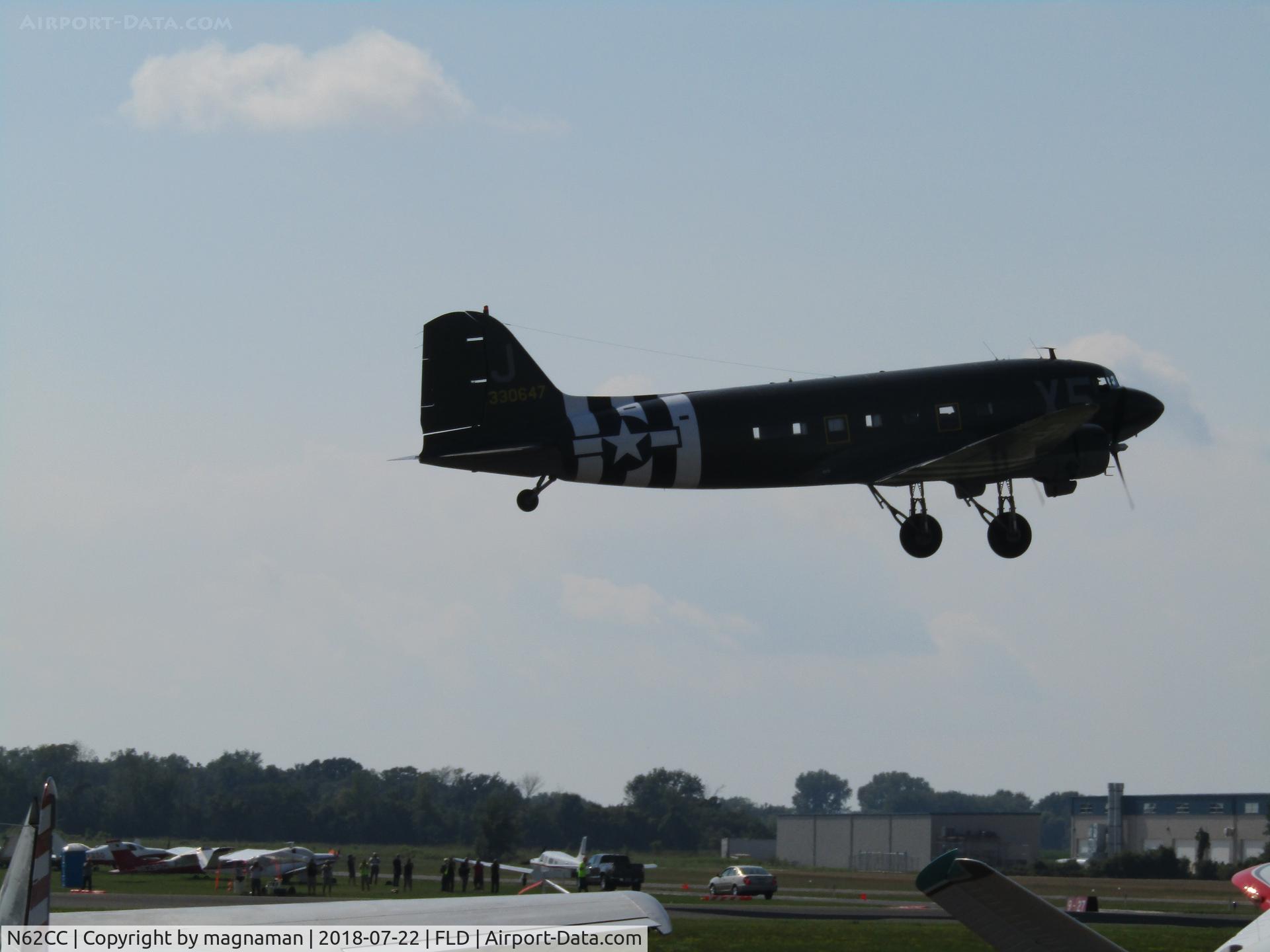 N62CC, 1943 Douglas DC-3C (C-47A-DL) C/N 13798, landing at Fond Du LAc