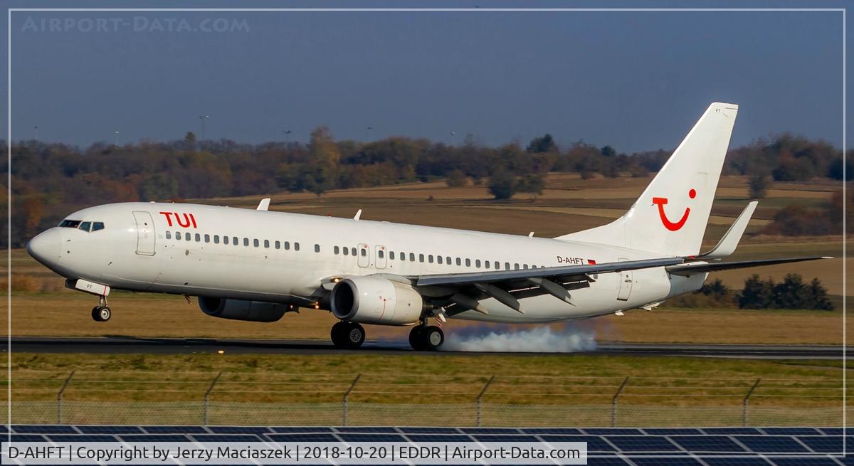 D-AHFT, 2000 Boeing 737-8K5 C/N 30413, Beech B200