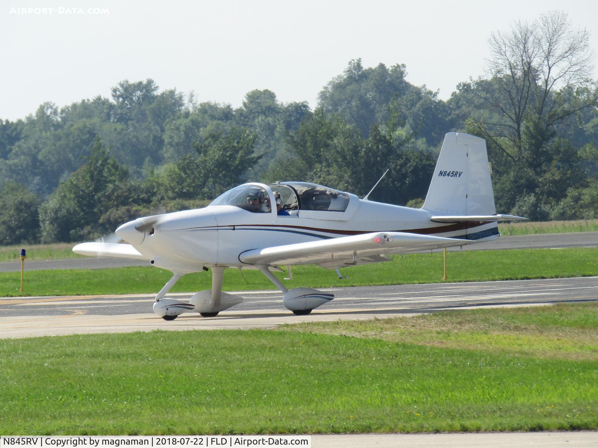 N845RV, Vans RV-7A C/N 73124, taxying in at fond du lac