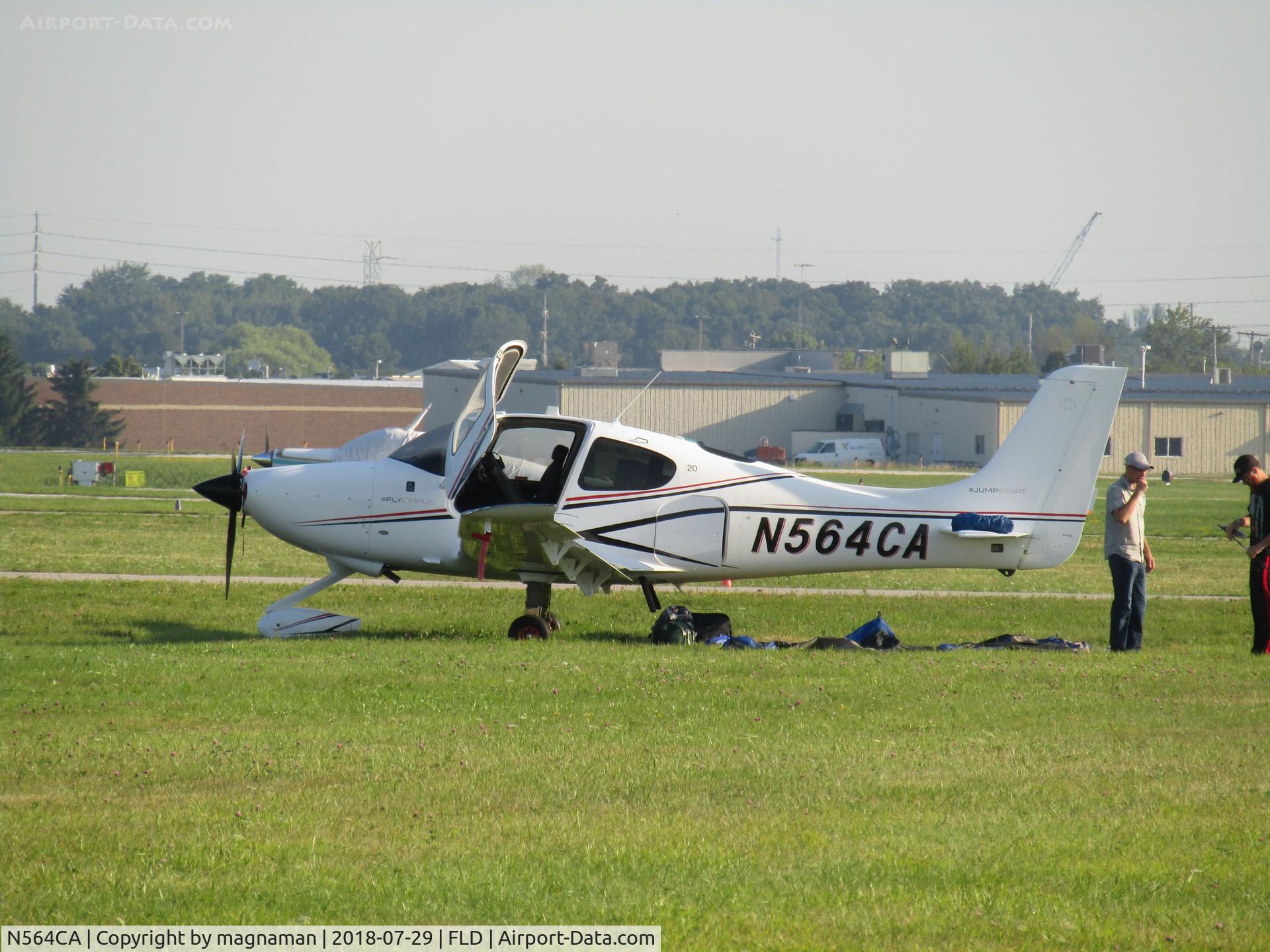 N564CA, Cirrus SR20 C/N 2350, at fond du lac