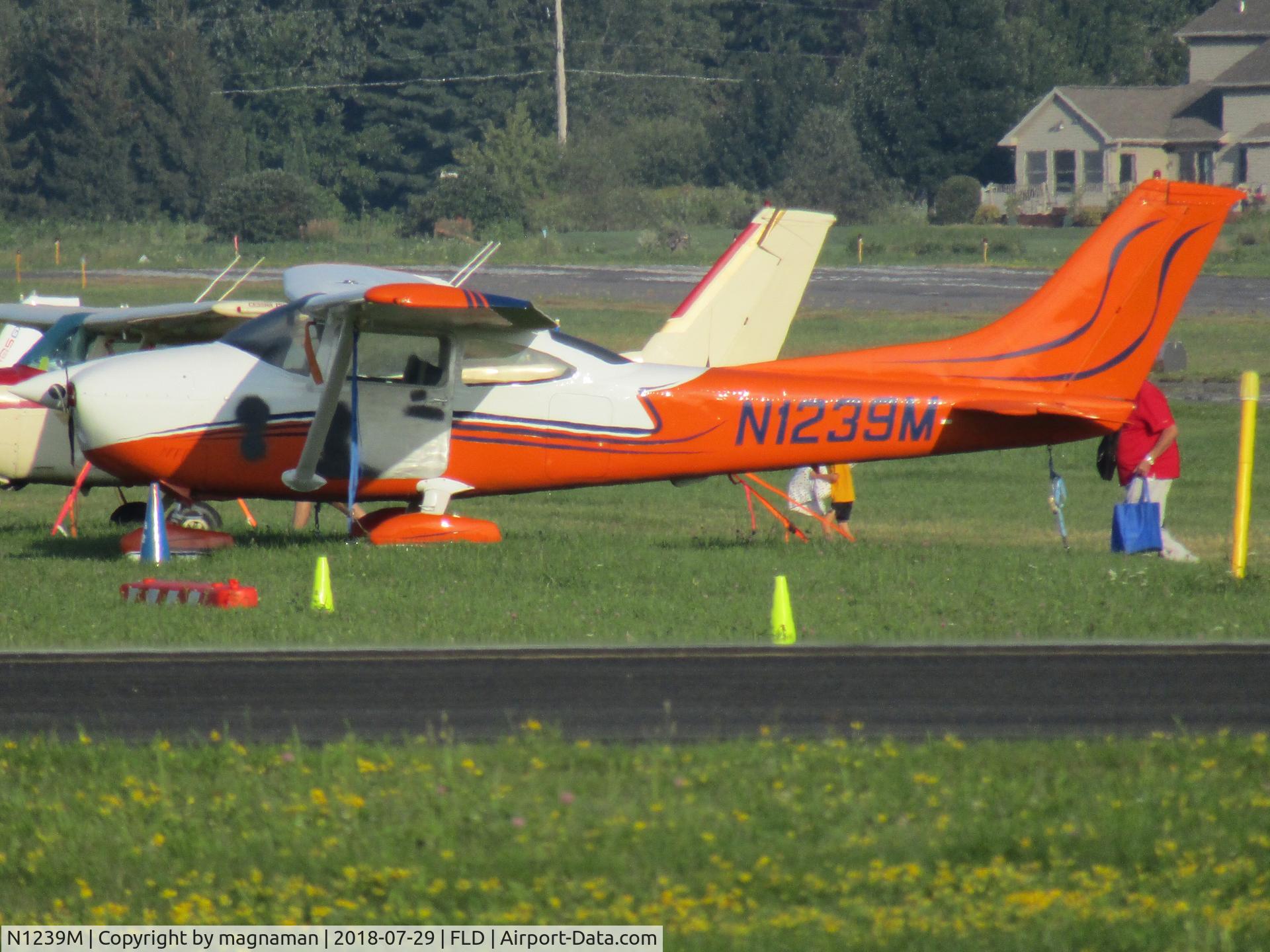 N1239M, 1975 Cessna 182P Skylane C/N 18264254, at Fond du lac