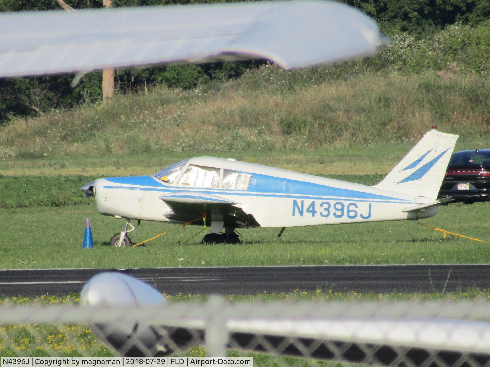 N4396J, 1967 Piper PA-28-140 C/N 28-22788, old cherokee at FDL