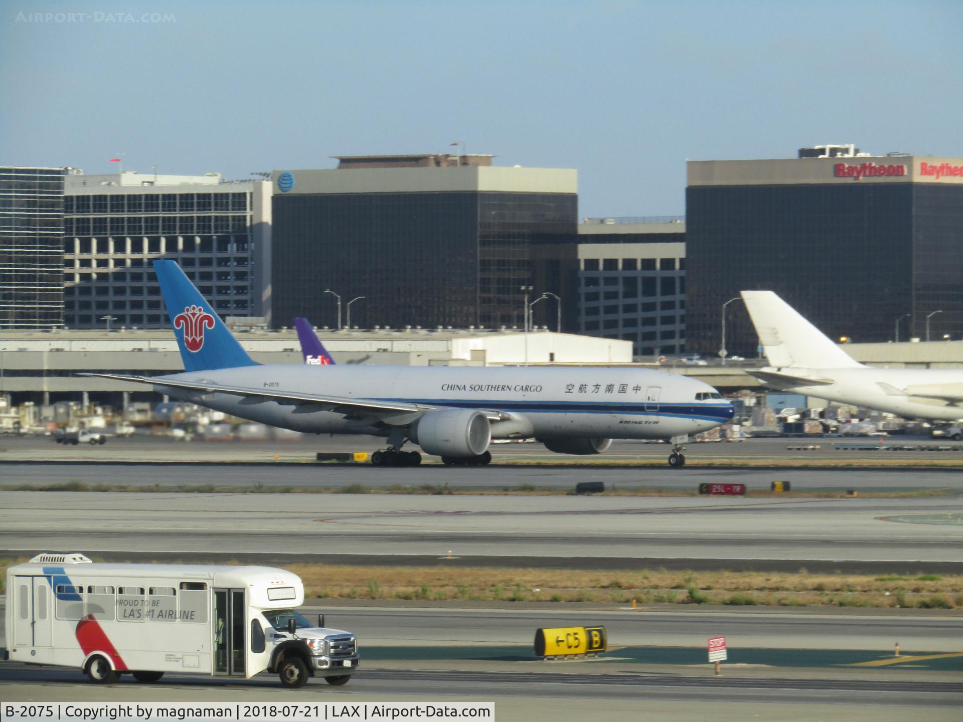 B-2075, 2009 Boeing 777-F1B C/N 37312, landing at LAX