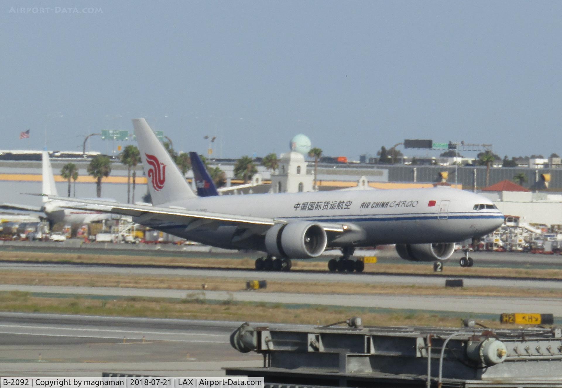 B-2092, 2014 Boeing 777-FFT C/N 44683, landing at LAX