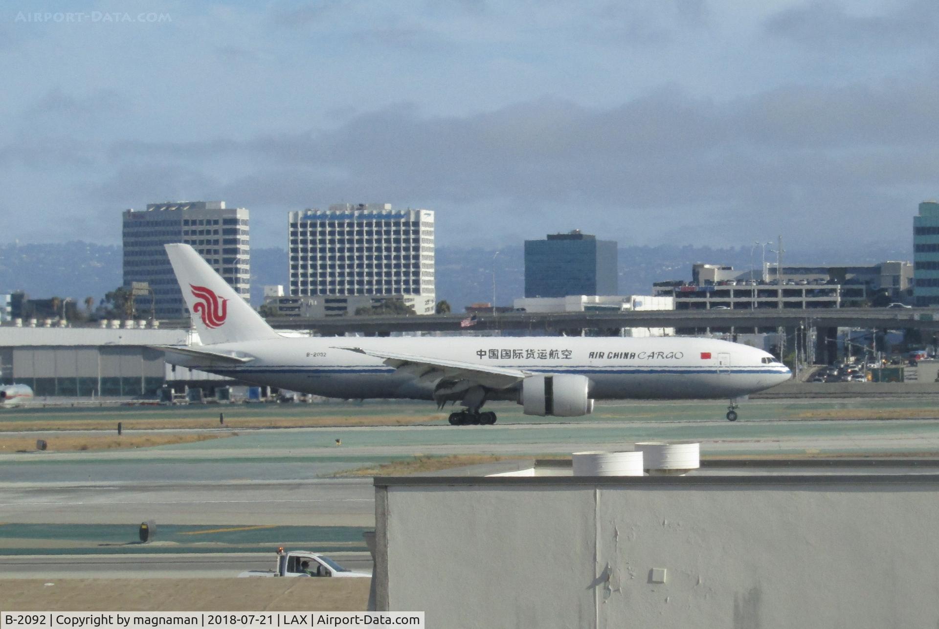 B-2092, 2014 Boeing 777-FFT C/N 44683, just landed