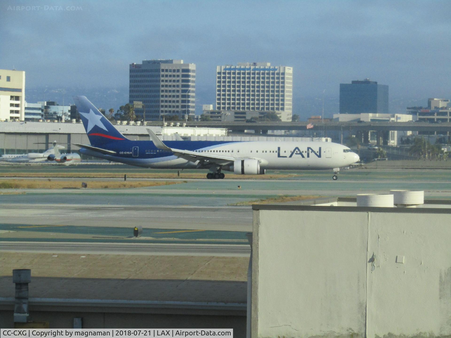 CC-CXG, 2008 Boeing 767-316/ER C/N 36712, landing at LA