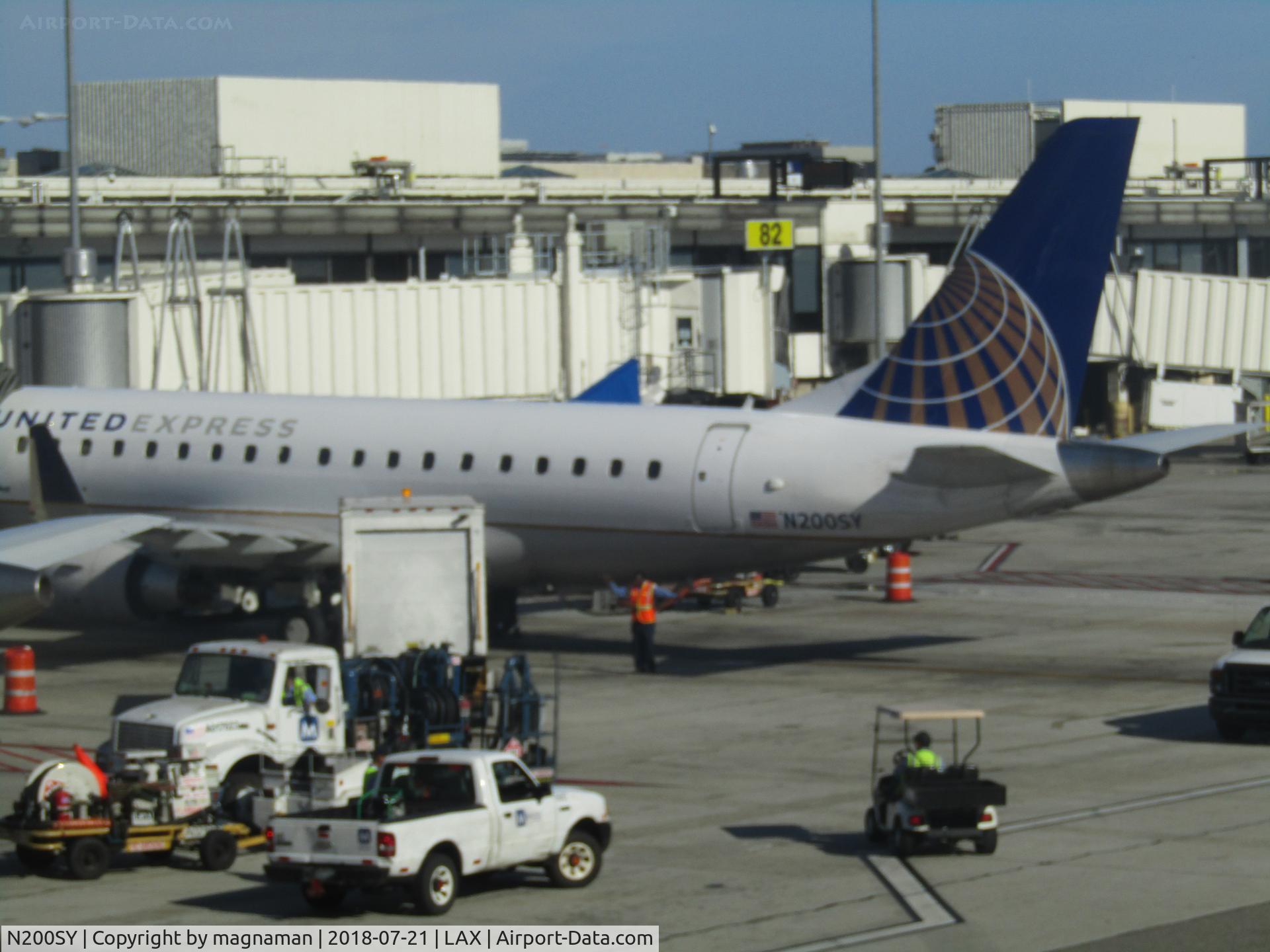 N200SY, 2016 Embraer 175LR (ERJ-170-200LR) C/N 17000623, on stand at LAX