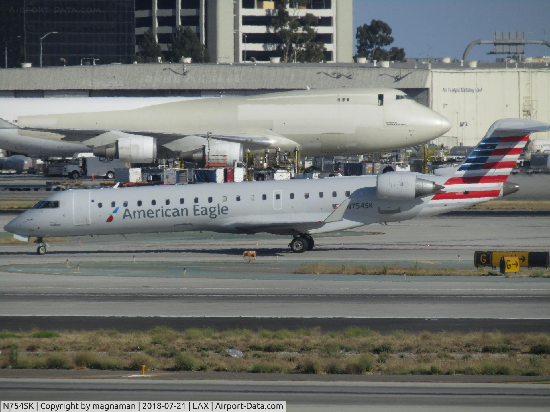 N754SK, 2005 Bombardier CRJ-701 (CL-600-2C10) Regional Jet C/N 10215, taxying around LA