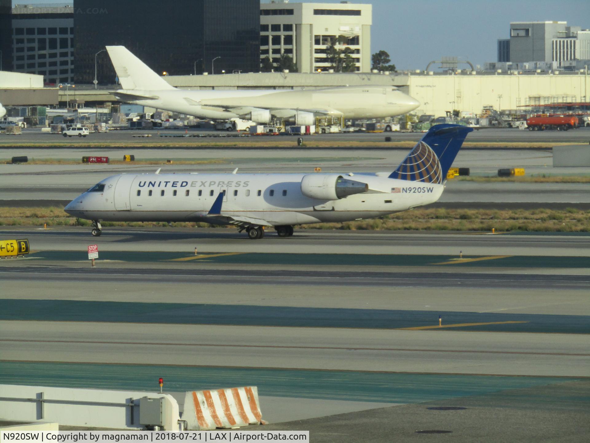 N920SW, 2002 Bombardier CRJ-200LR (CL-600-2B19) C/N 7660, taxying around LA