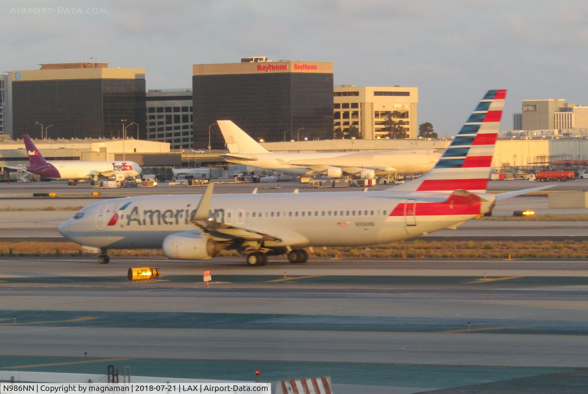 N986NN, 2016 Boeing 737-823 C/N 31236, taxying out in twilight