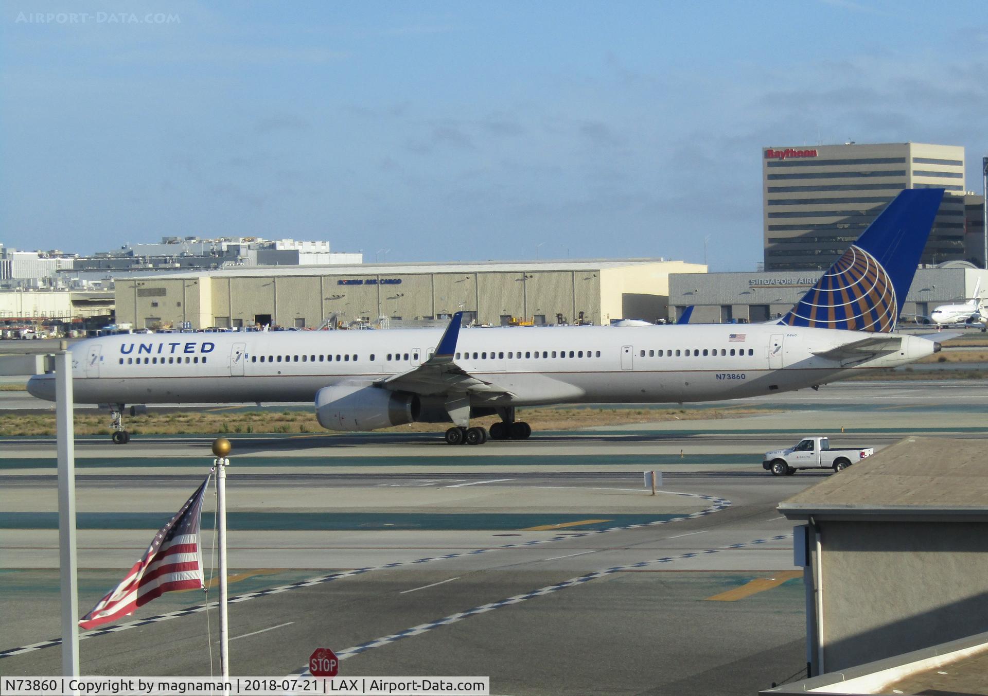 N73860, 2001 Boeing 757-33N C/N 32584, taxying out at LA