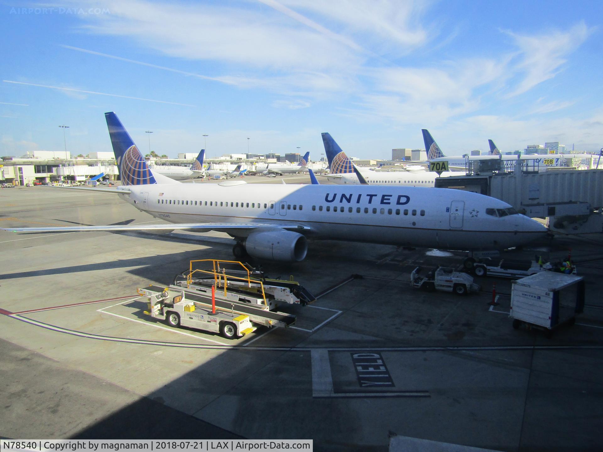 N78540, 2017 Boeing 737-800 C/N 63646, on stand at LAX