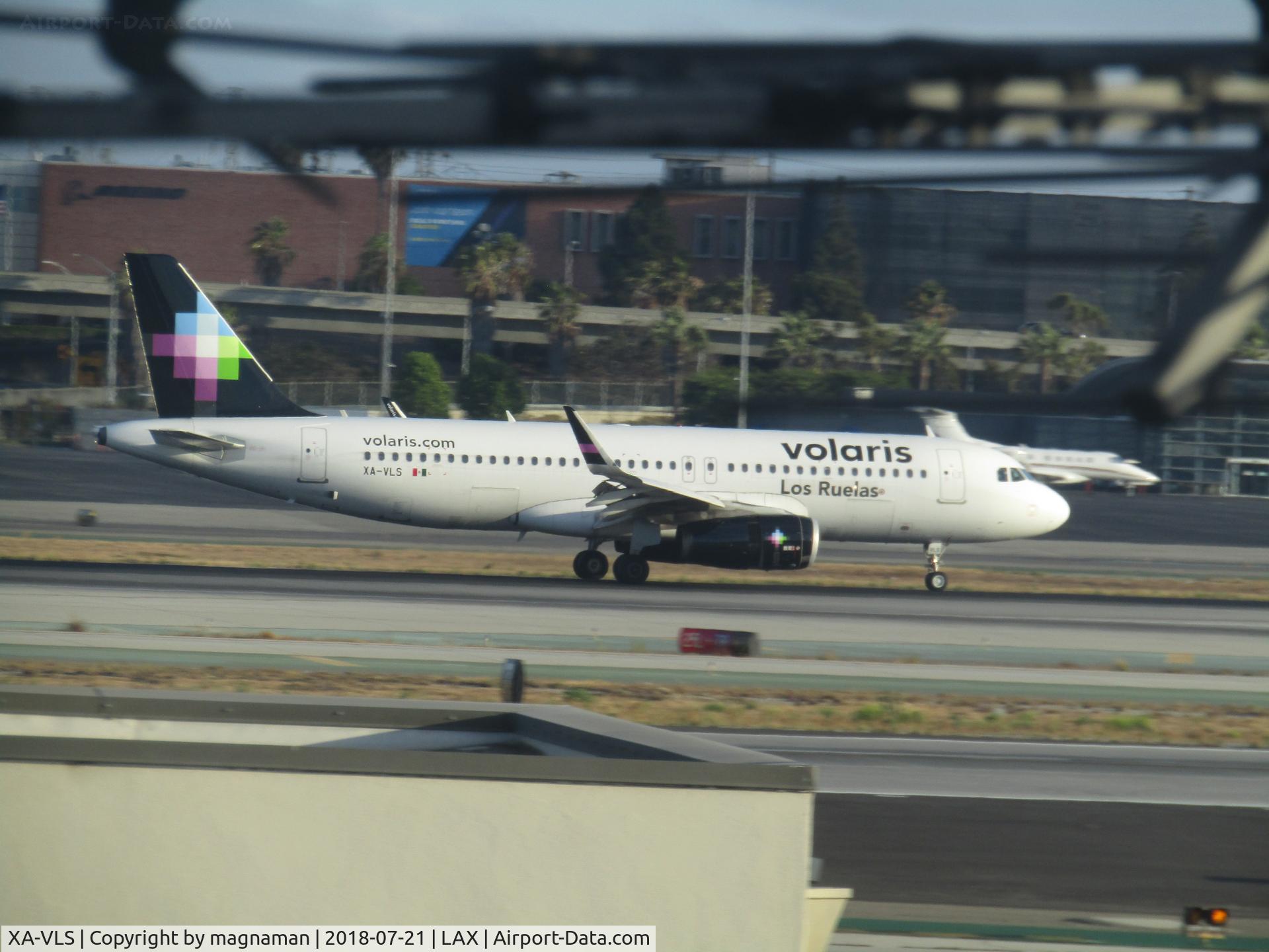XA-VLS, 2016 Airbus A320-233 C/N 7123, landing at LAX