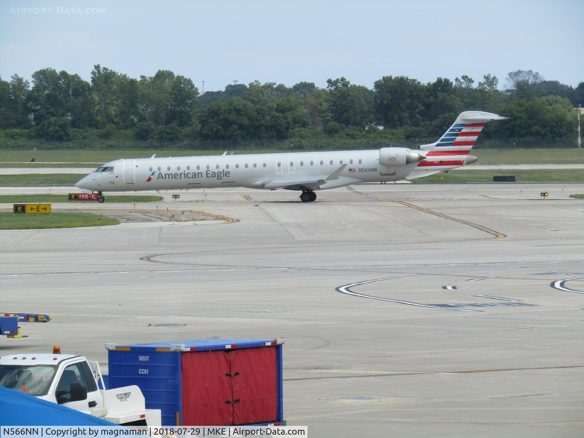 N566NN, 2015 Bombardier CRJ-900ER (CL-600-2D24) C/N 15353, spindly at MKE