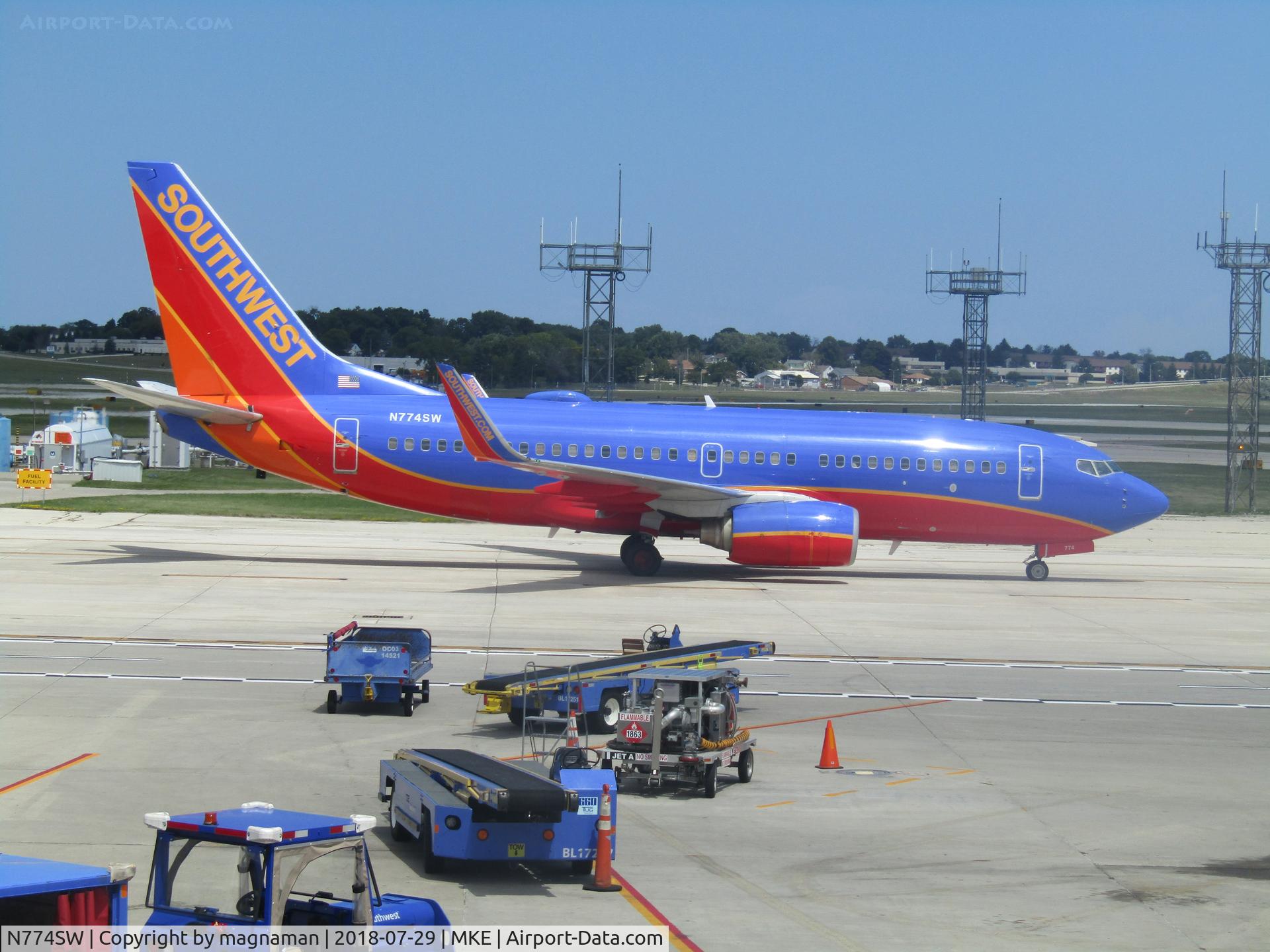 N774SW, 2000 Boeing 737-7H4 C/N 27882, busy airline at MKE