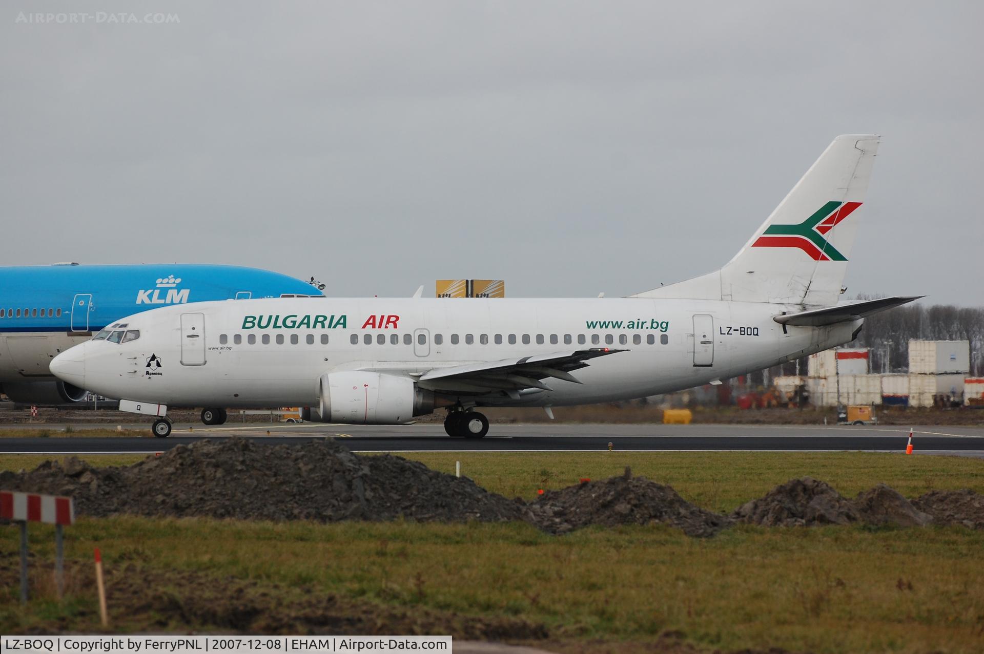 LZ-BOQ, 1992 Boeing 737-522 C/N 26687, ABG B735 lining up.