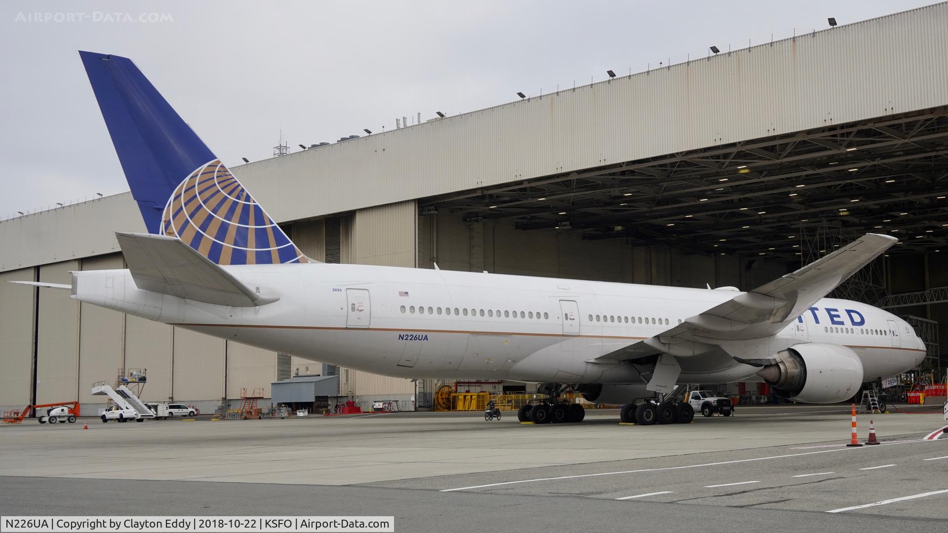 N226UA, 2002 Boeing 777-222 C/N 30226, SFO 2018.