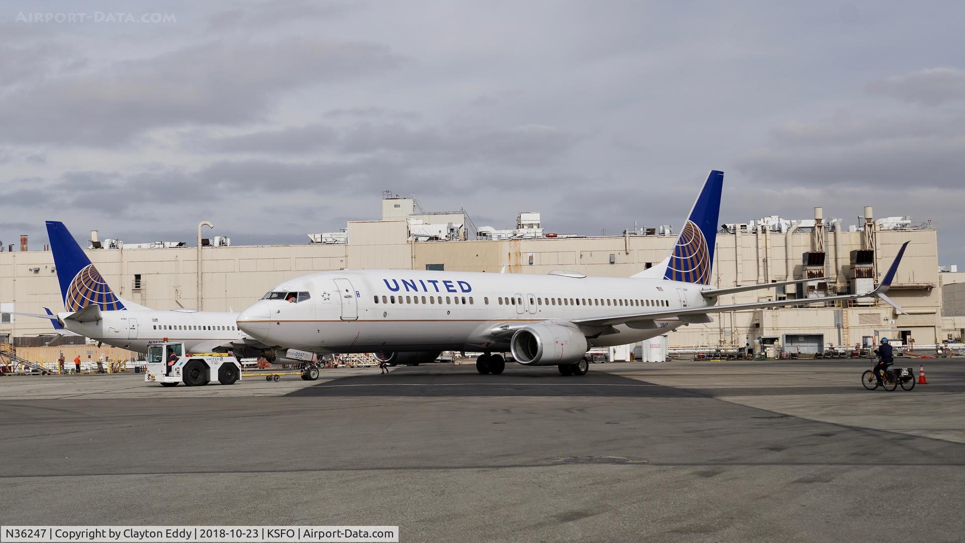 N36247, 1999 Boeing 737-824 C/N 28807, SFO 2018.