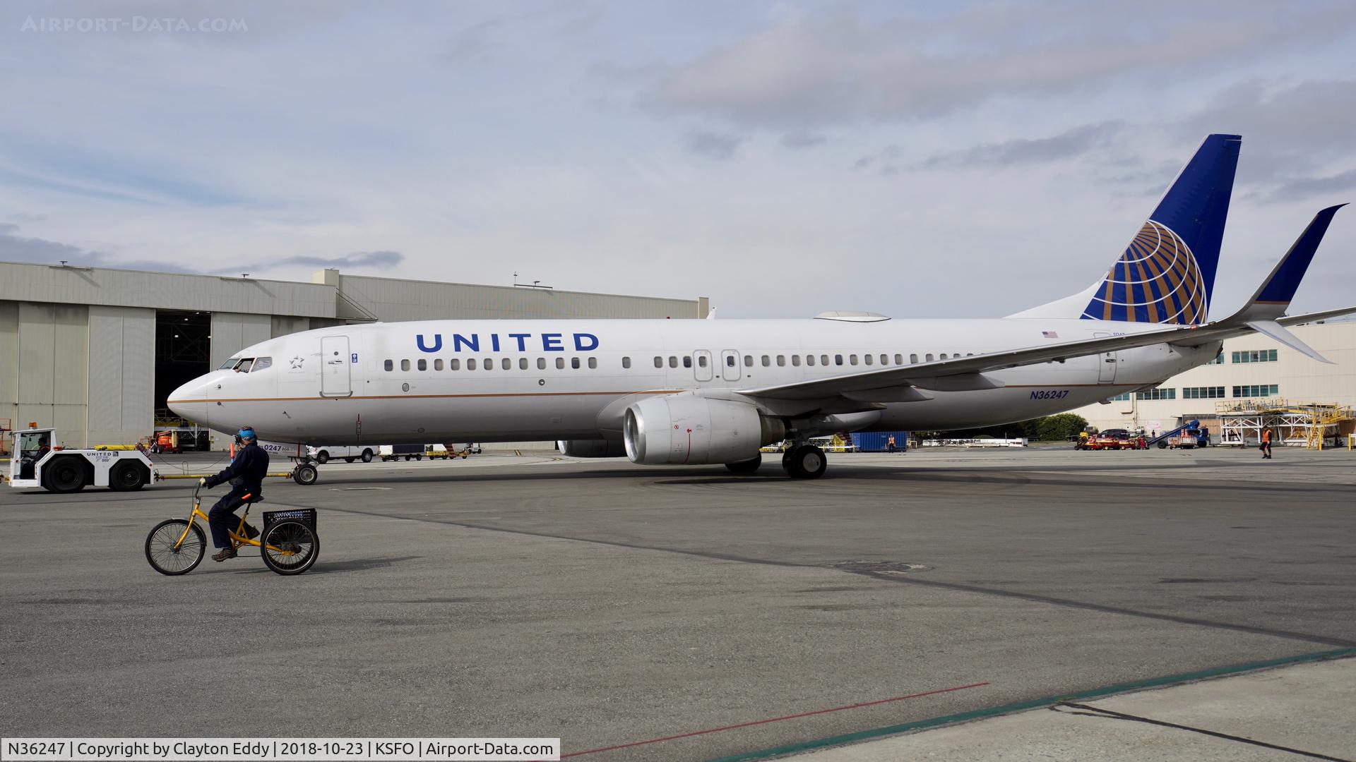 N36247, 1999 Boeing 737-824 C/N 28807, SFO 2018.