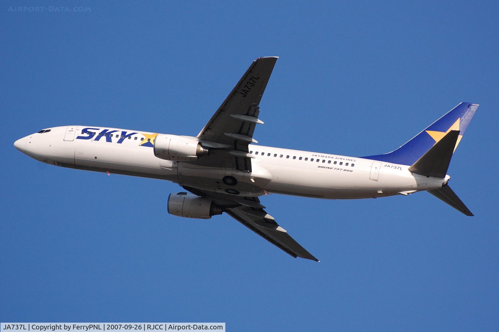 JA737L, 2006 Boeing 737-86N C/N 32694, Skymak B738 taking-off.