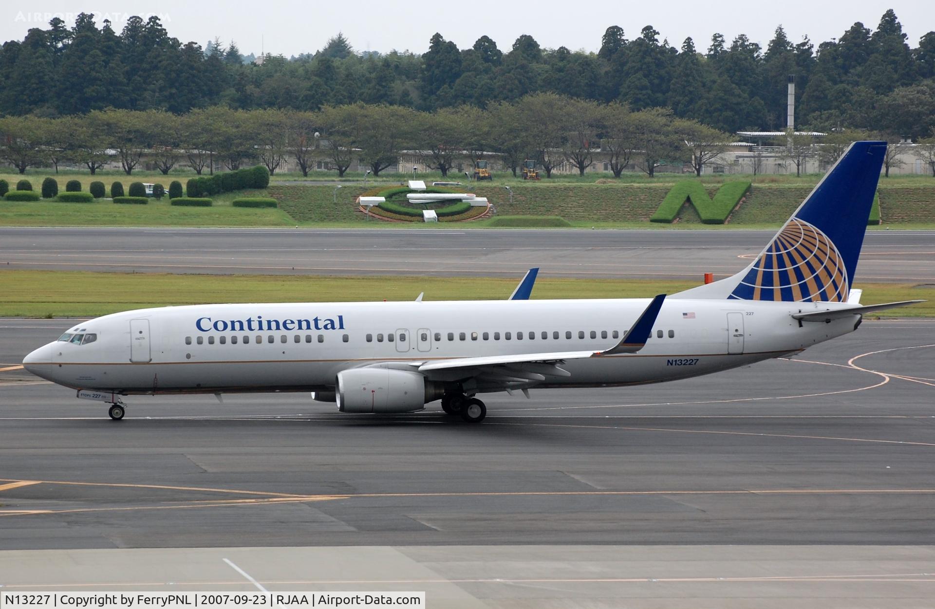 N13227, 1999 Boeing 737-824 C/N 28788, Continental B738 leaving NRT.