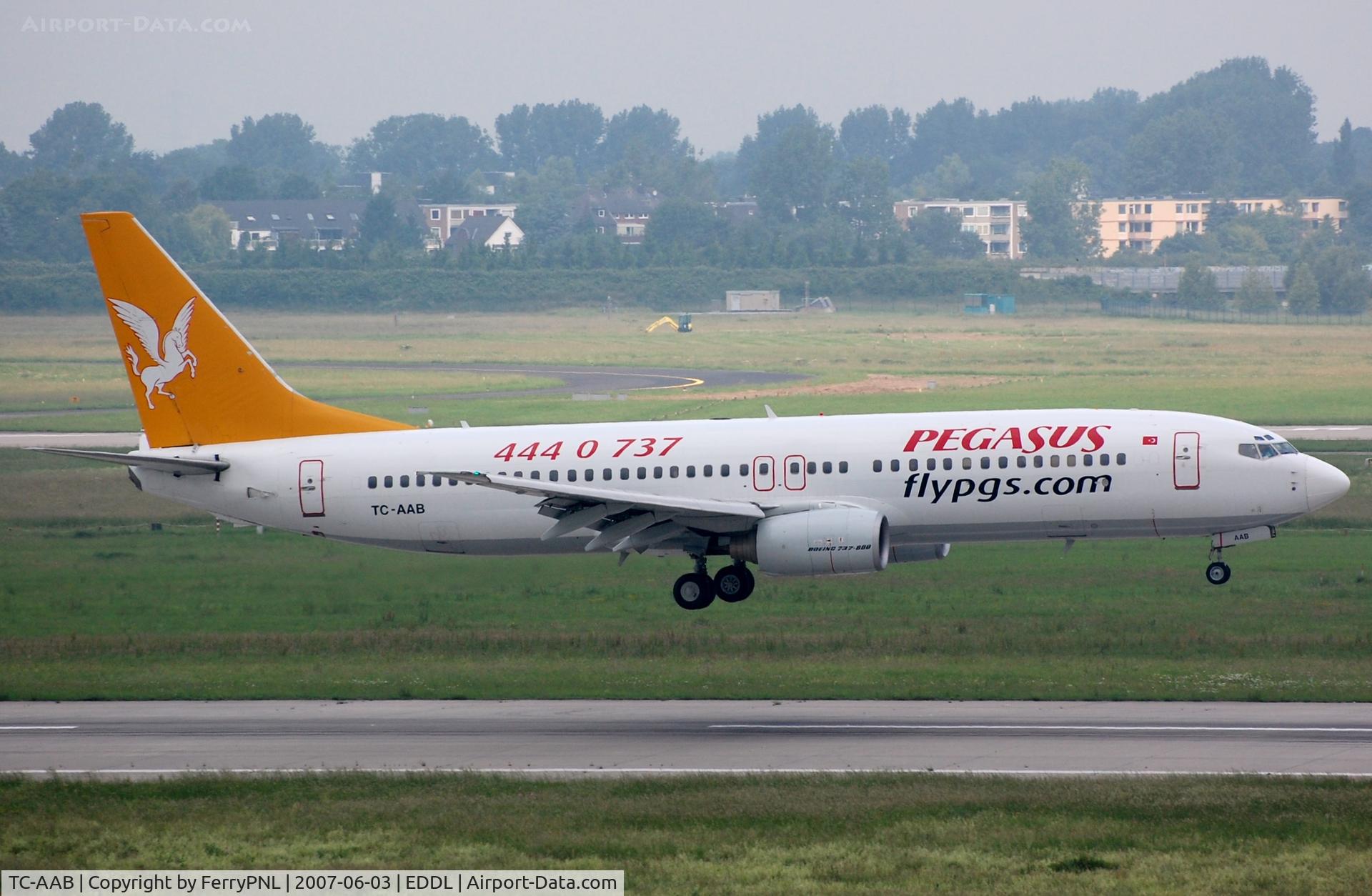 TC-AAB, 2000 Boeing 737-86N C/N 28620, Landing of Pegasus B738