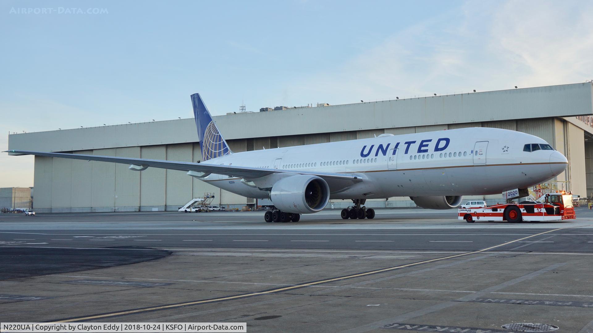 N220UA, 2001 Boeing 777-222 C/N 30223, SFO 2018