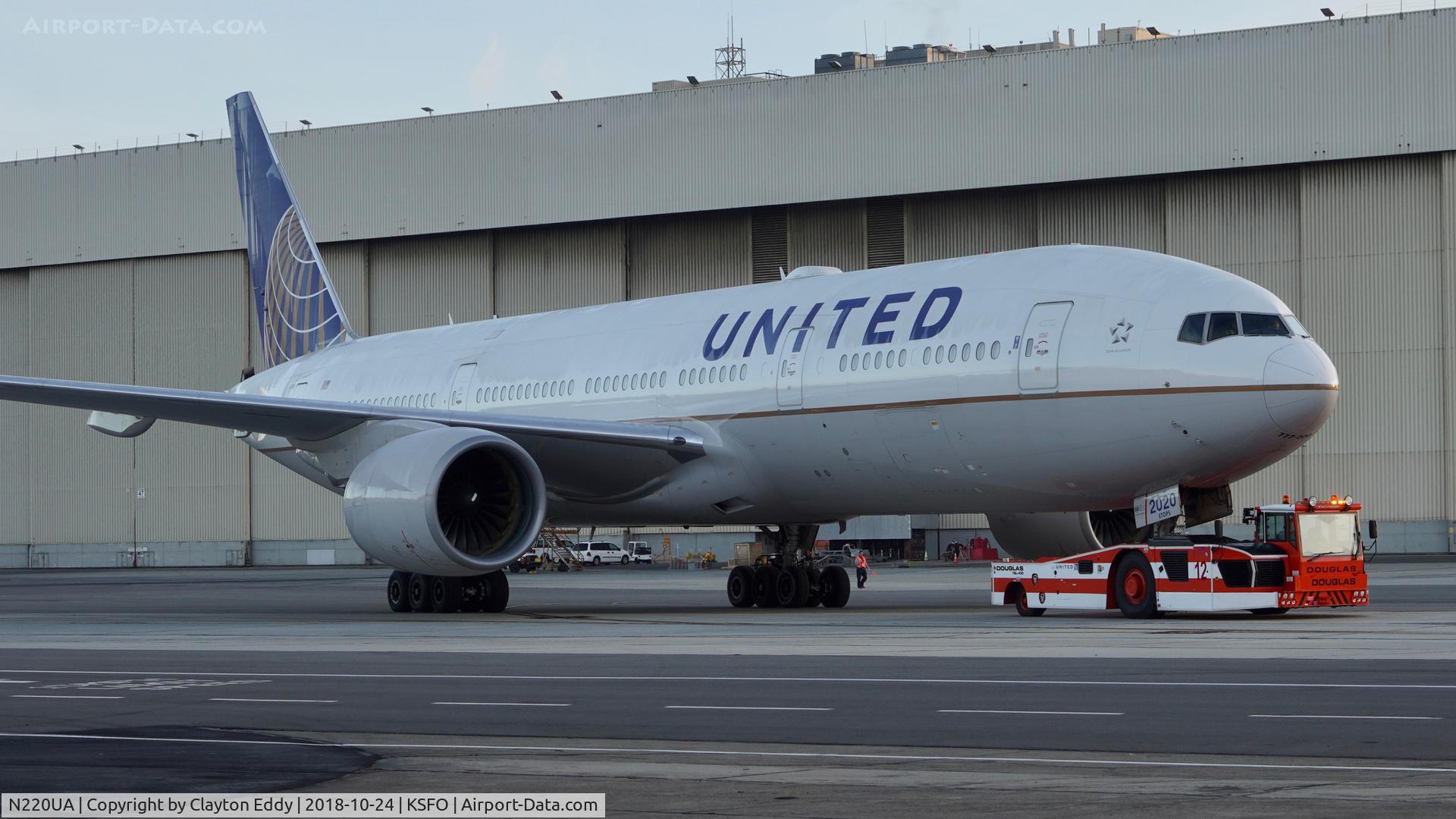 N220UA, 2001 Boeing 777-222 C/N 30223, SFO 2018