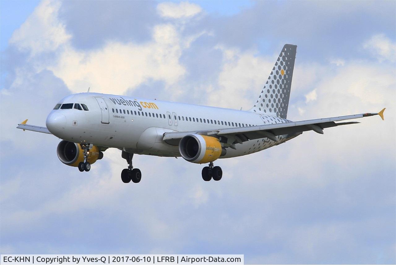 EC-KHN, 2007 Airbus A320-216 C/N 3203, Airbus A320-216, On final rwy 25L, Brest-Bretagne airport (LFRB-BES)