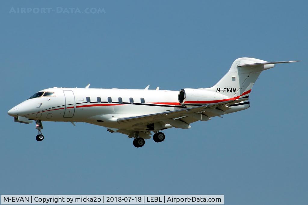 M-EVAN, 2006 Bombardier Challenger 300 (BD-100-1A10) C/N 20096, Landing