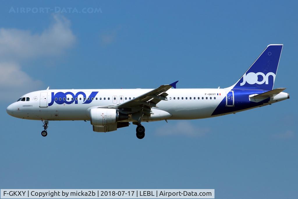 F-GKXY, 2009 Airbus A320-214 C/N 4105, Landing