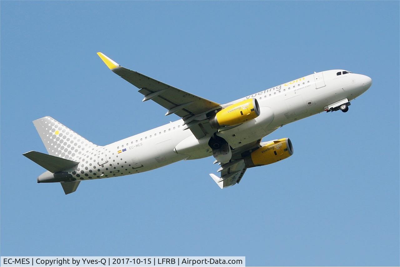 EC-MES, 2015 Airbus A320-232 C/N 6518, Airbus A320-232, Take off rwy 07R, Brest-Bretagne airport (LFRB-BES)