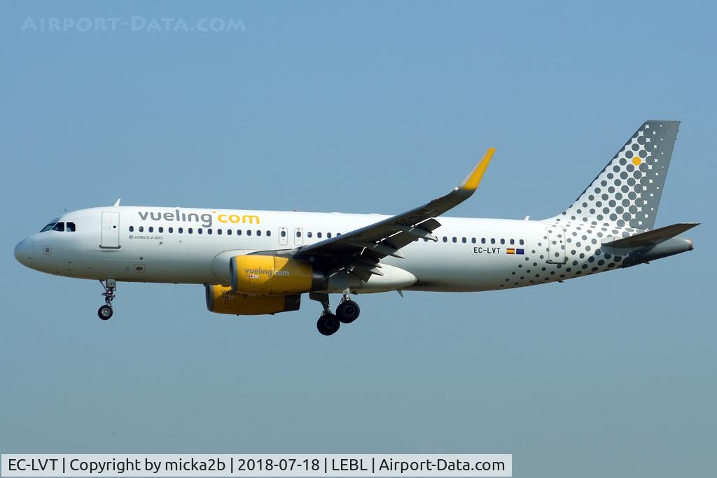 EC-LVT, 2013 Airbus A320-232 C/N 5612, Landing