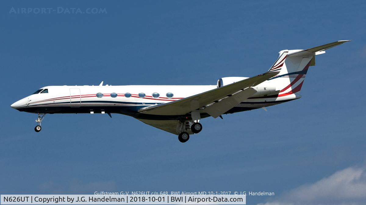 N626UT, 2001 Gulfstream Aerospace G-V C/N 648, On final to 33L.