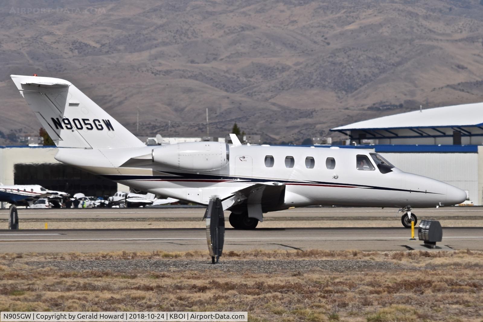 N905GW, Cessna 525 CitationJet CJ1+ C/N 525-0682, Landing roll out on RWY 10R.