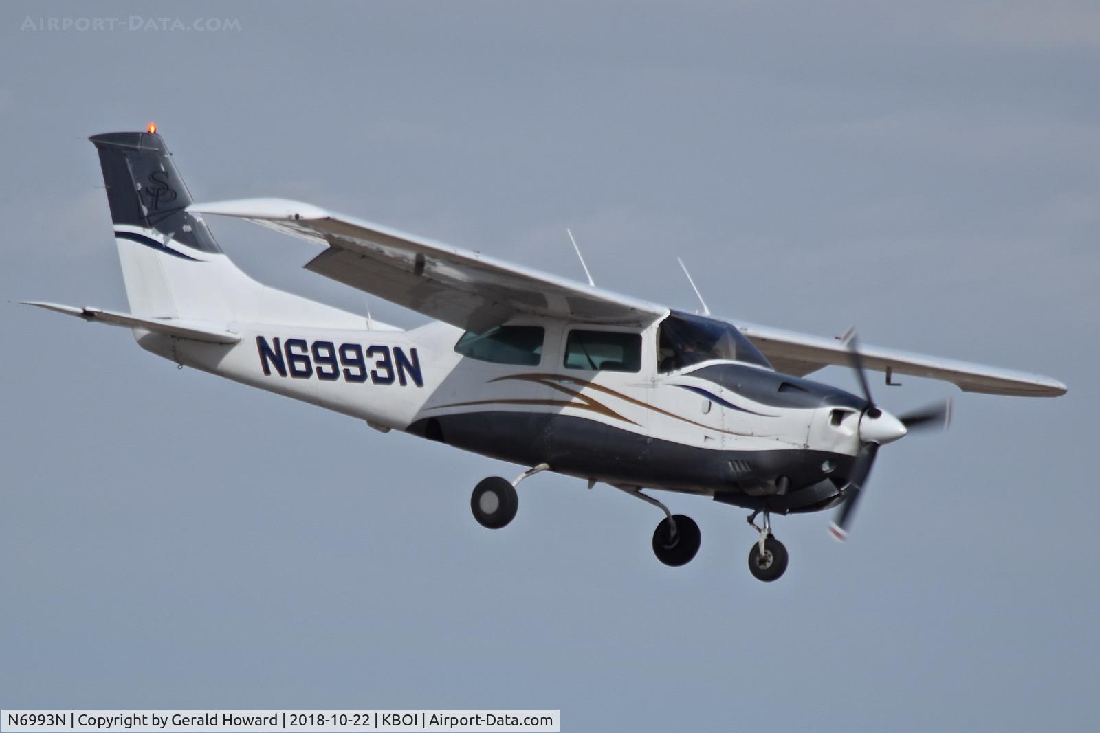 N6993N, 1979 Cessna T210N Turbo Centurion C/N 21063202, Landing RWY 10R.
