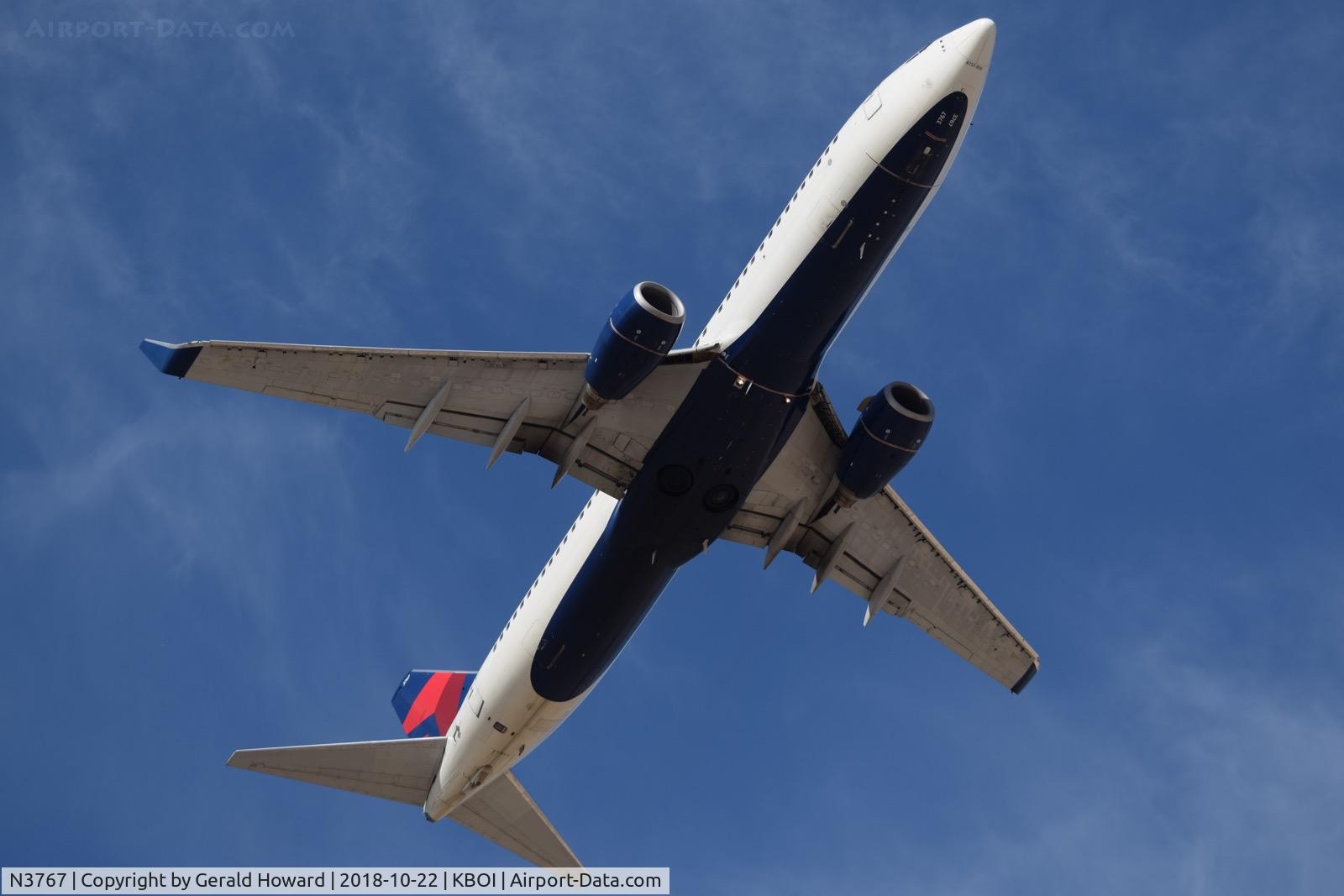 N3767, 2001 Boeing 737-832 C/N 30821, Departing BOI.