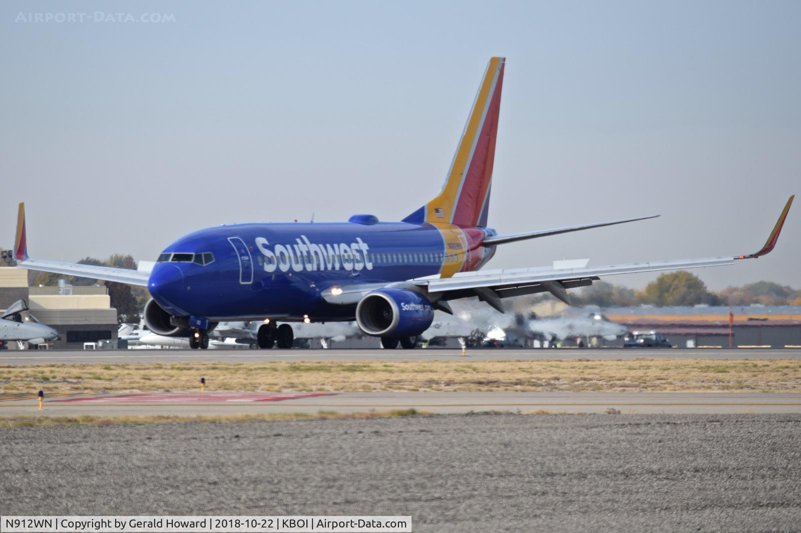 N912WN, 2008 Boeing 737-7H4 C/N 36621, Landing roll out on RWY 10R.