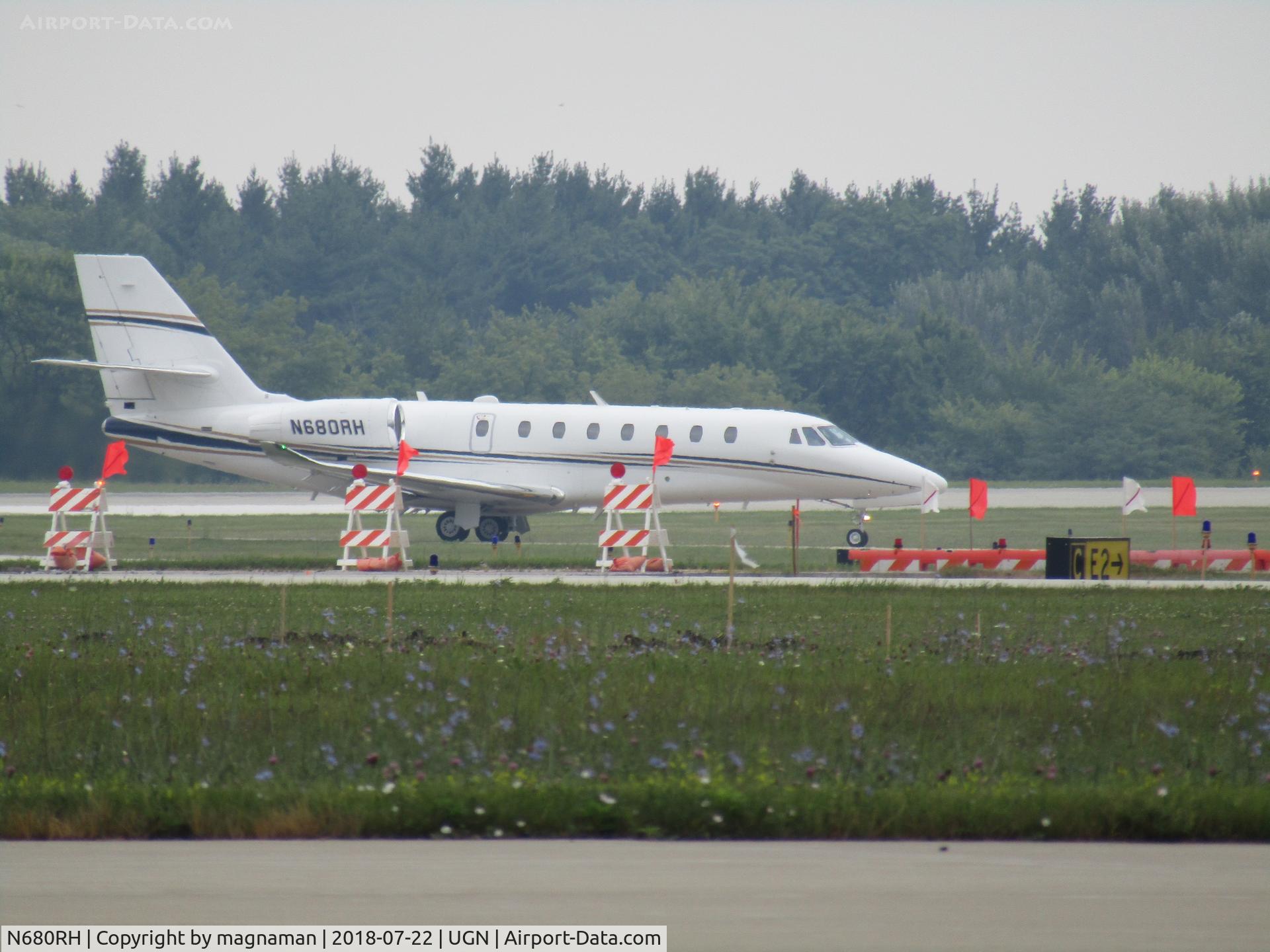 N680RH, 2015 Cessna 680 Citation Soveregin C/N 680-0545, at dull waukegan