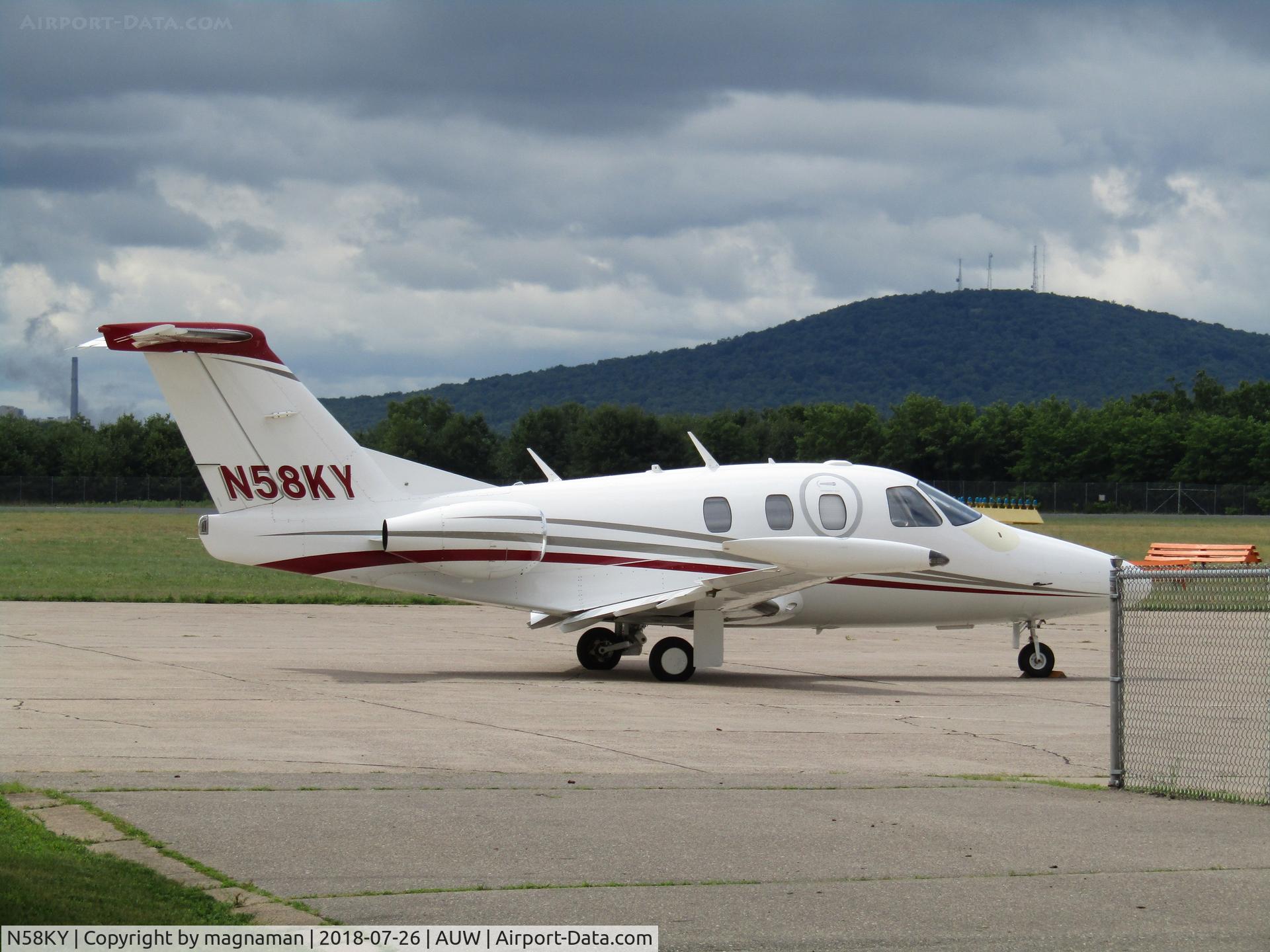 N58KY, 2002 Cessna 525A CitationJet CJ2 C/N 525A-0082, one of just 2 aircraft visible on my visit
