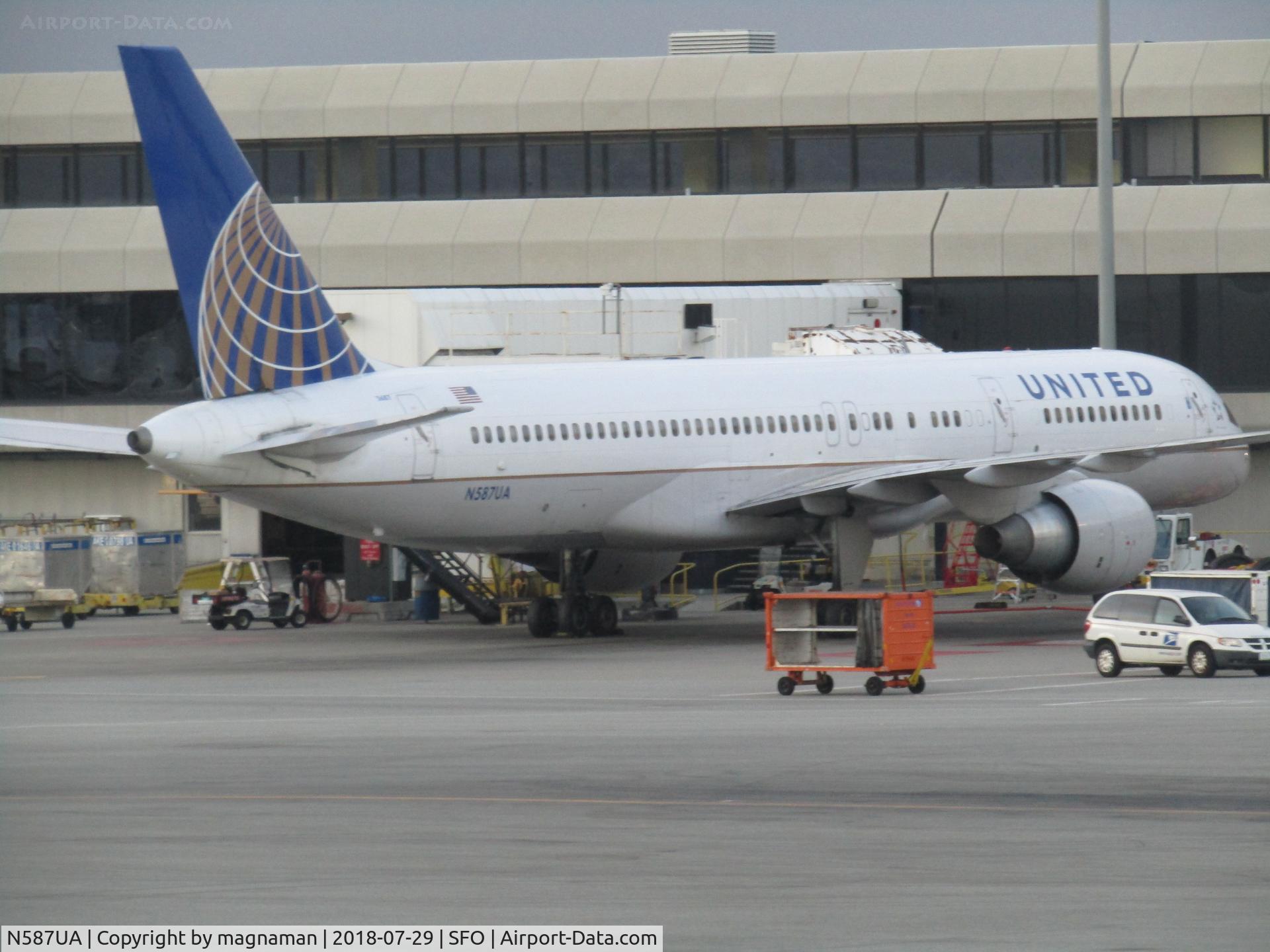 N587UA, 1993 Boeing 757-222 C/N 26713, on stand at SFO