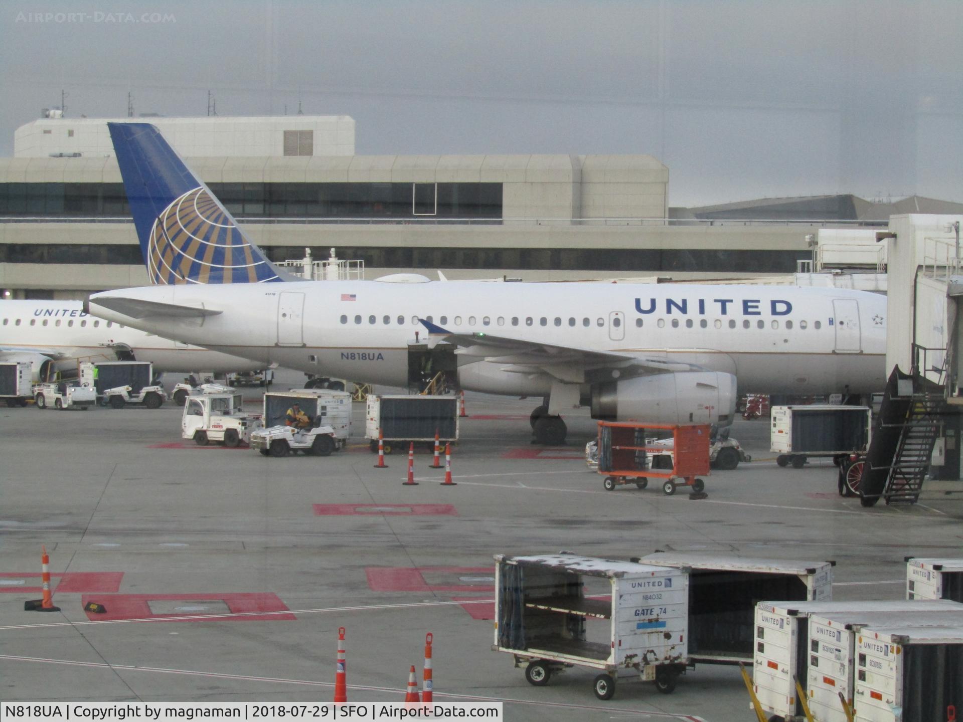 N818UA, 1998 Airbus A319-131 C/N 882, at SFO on stand