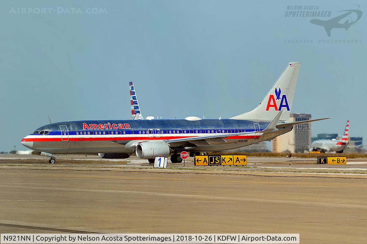 N921NN, 2013 Boeing 737-823 C/N 33229, Taxiing down active