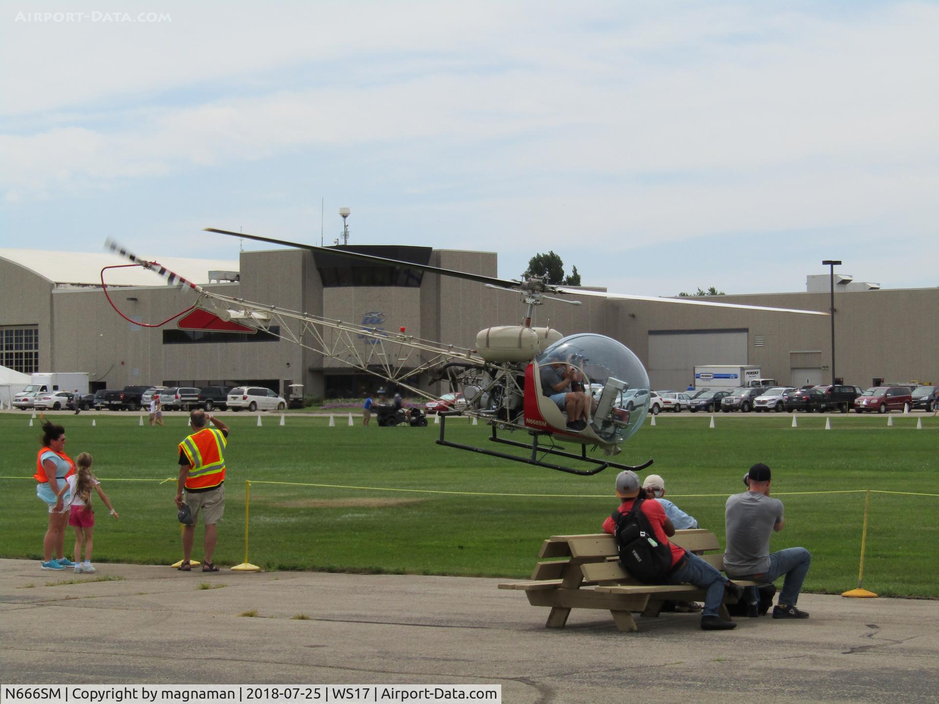 N666SM, Bell 47G-3B-1 Sioux C/N 3533, pleasure flights at EAA