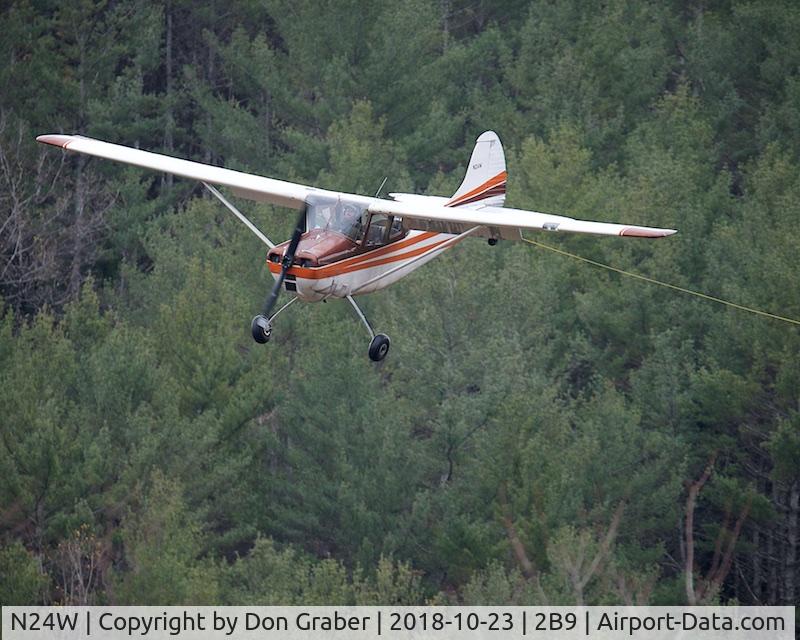N24W, 1966 Cessna 305A C/N 2014, Leaping Lena, Post Mills Soaring Club Tow Plane, Fall 2015

Andy Lumley, chief tow pilot